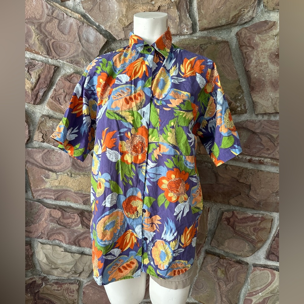 Floral Button-Up Blouse with Vibrant Colors‎